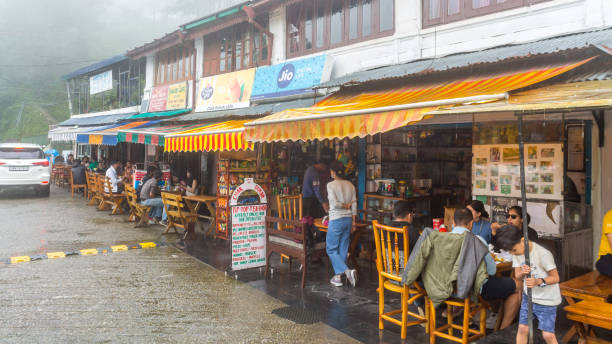 How many people visit retail coffee in Costa Rica?