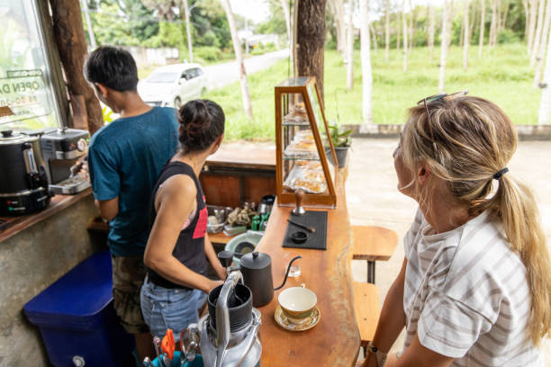 How many people visit retail coffee in Costa Rica?